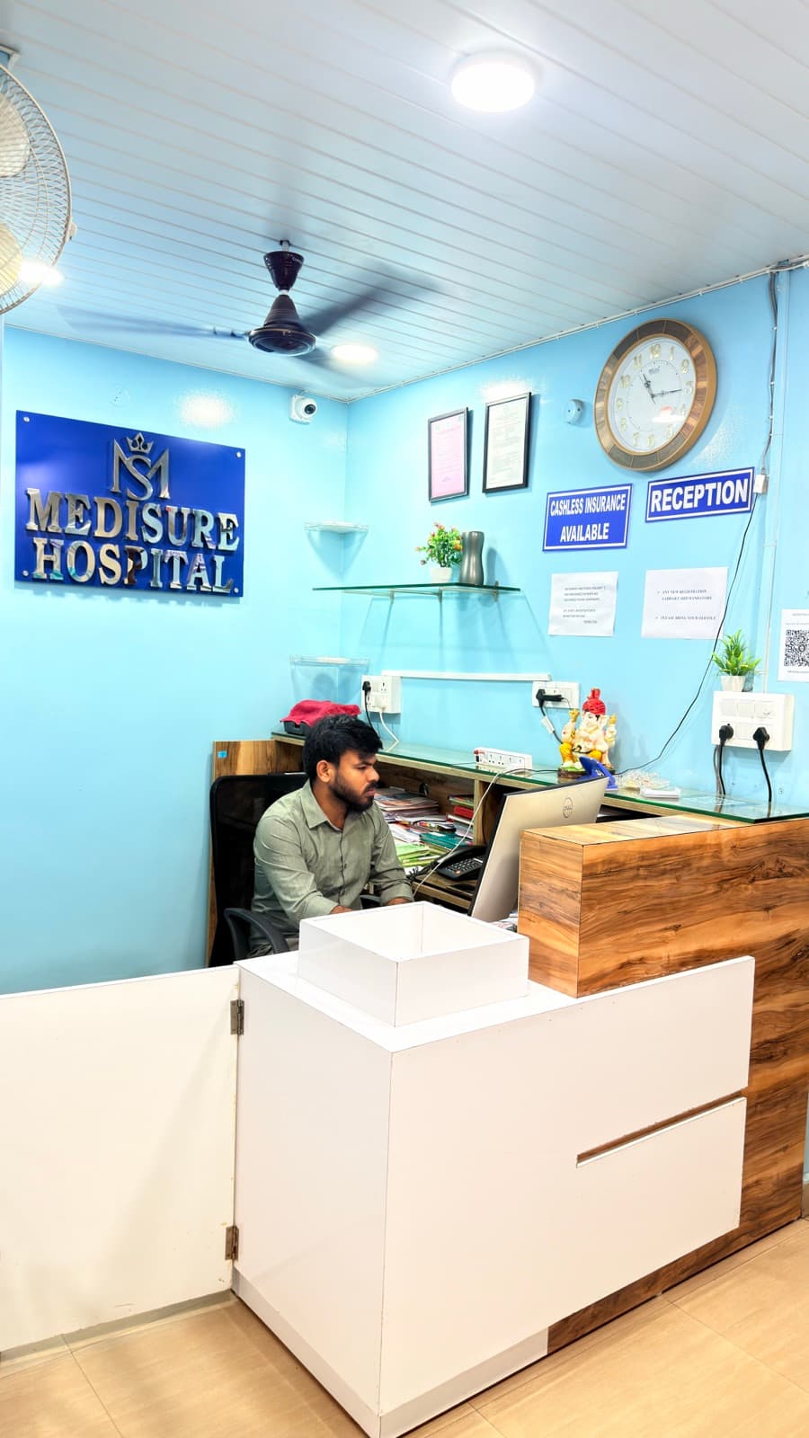 Reception. Cashless insurance is accepted here — bring your card and a photo ID.
